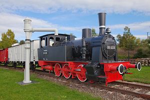 Alte Dampflokomotive im Wissenschaftshafen Magdeburg