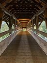 Overdekte houten brug in Tirol van Ralph Rainer Steffens thumbnail