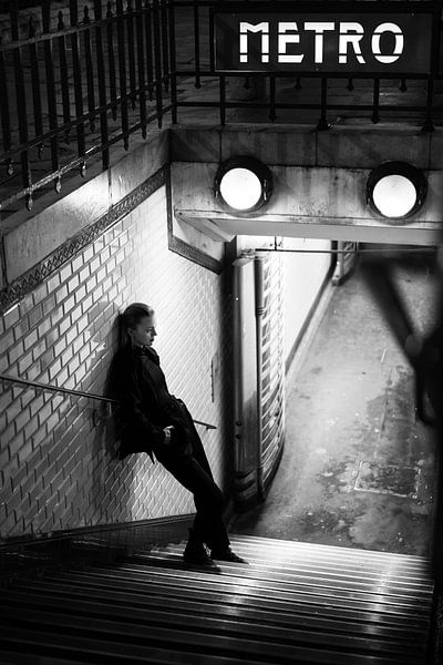 Photographie de nuit à la station de métro de Paris par Anouk Boonstra