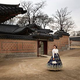 Hanbok-Mädchen im Palast von Seoul von Marco Rutten