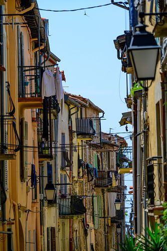 Straatbeeld in Castellar dorp in de Provence in Frankrijk