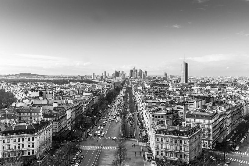 Zicht op La Défense (vanaf de Arc d'Triomphe) van Rob van der Pijll