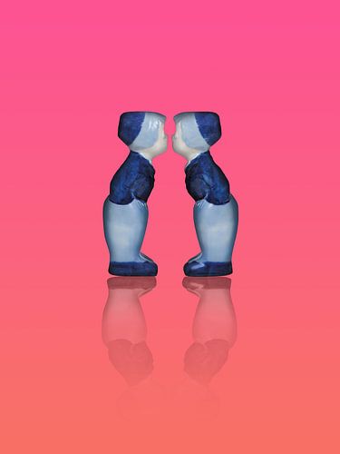 Delfts blauw kussend paar. Mannen, op roze achtergrond