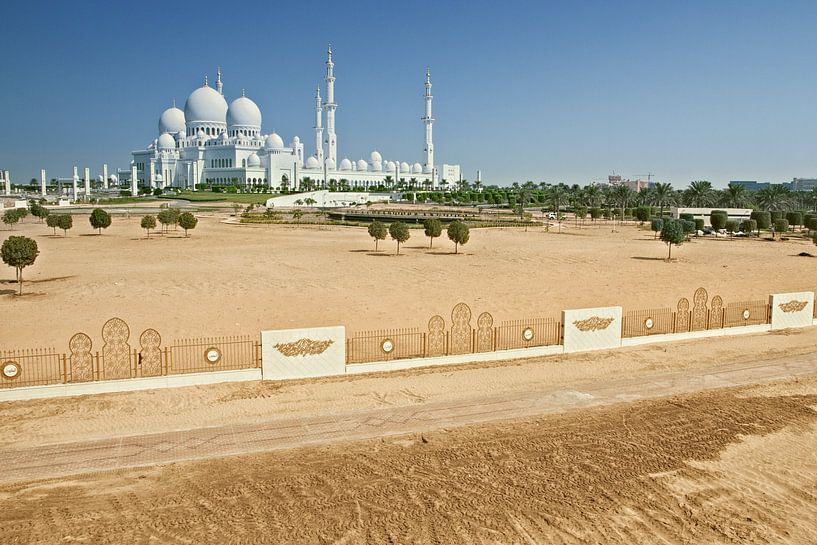 Sheikh Zayed Mosque, Abu Dhabi, United Arab Emirates by Tjeerd Kruse