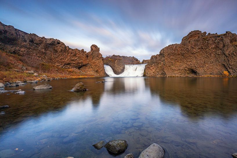 De Hjalparfoss waterval, bekend uit Game of Thrones van Paul Weekers Fotografie