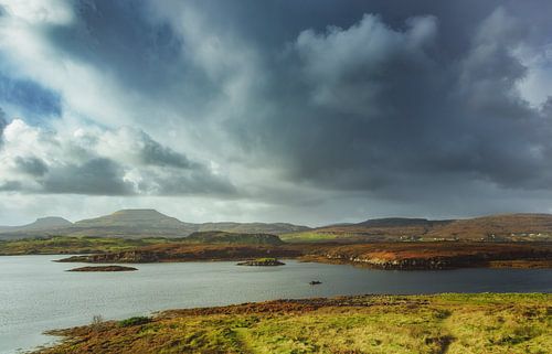 De prachtige, verlaten natuur van Schotland. Isle of Skye in Groot-Brittannië