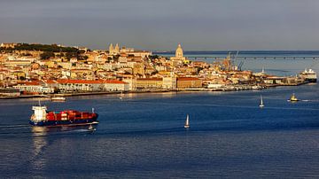 Gouden uur in Lissabon, Portugal (2) van Adelheid Smitt
