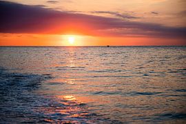 Sonnenuntergang an einem Strand in Spanien von Tim Demel