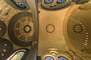 Deckenbild einer verlassenen Kirche in Ungarn