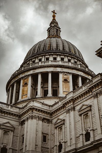 London von Hello Pompoyo