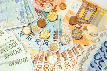 Verschillende euro's biljetten en munten