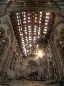 Lost Place - Église avec rayon de soleil - lieux abandonnés