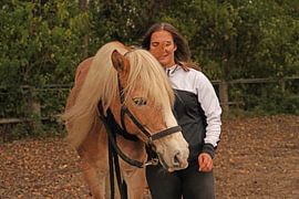 Photoshooting with light brown Haflinger with beige mane