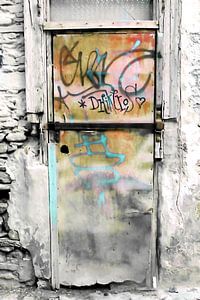 ONE DOOR AT PLAKA-ATHENS von Pia Schneider