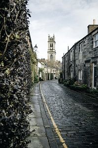 Vieille rue avec église