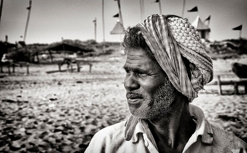 Visser op het strand van Ton Bijvank