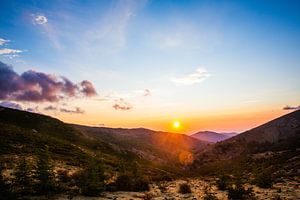 Zonsondergang in de bergen in Sardinië | Italië van Yvette Baur