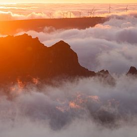 Zonsondergang boven de wolken van Globusgeflüster