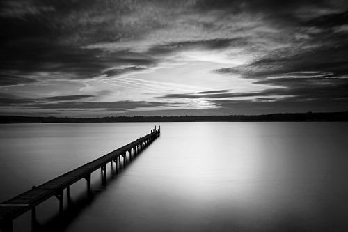 Lange steiger op het water