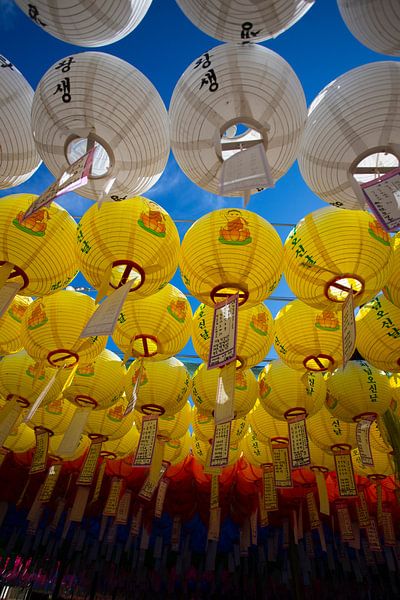 Papieren lampions in de Bulguksa Tempel, Zuid-Korea van Winne Köhn