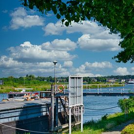 Ein Blick entlang der Maas von Jolanda de Jong-Jansen