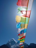 Buddhistische Gebetsfahnen Himalaya