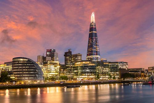 Zonsondergang aan de oever van de Theems