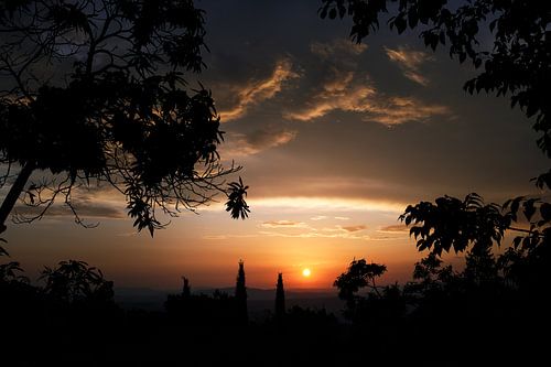 Sonnenuntergang in der Toskana, Silhouetten von Italien