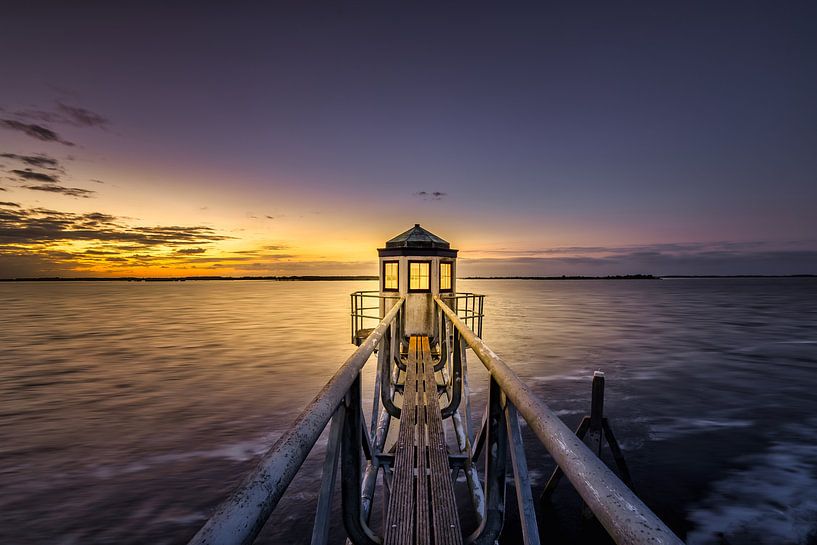 Der Leuchtturm von Oostmahorn von Dennis Donders