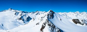 Verschneite Tiroler Alpen in Österreich an einem schönen Wintertag von Sjoerd van der Wal Fotografie