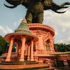 Mythologie in goud: dramatisch olifantensculptuur, Erawan Bangkok van NZME Photography