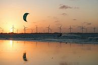 Kitesurfer im Sonnenuntergang von Brasilien von Reto Meier Miniaturansicht