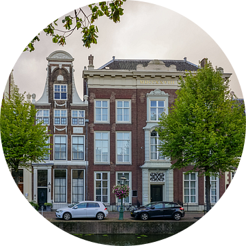 Langs het Rapenburg in Leiden van Dirk van Egmond