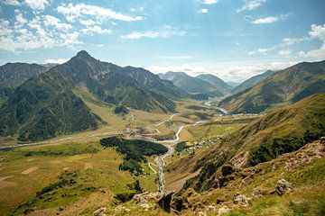 Katzbegi en Trusovallei in Georgië van Leo Schindzielorz