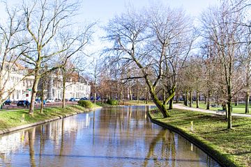 Buiten het centrum van Utrecht by Dany Tiels