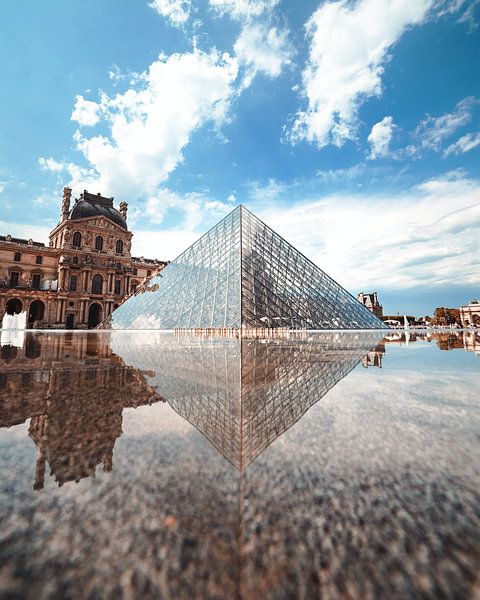 Louvre Museum by Hello Pompoyo