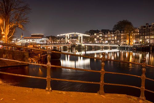 De verlichte Magere brug