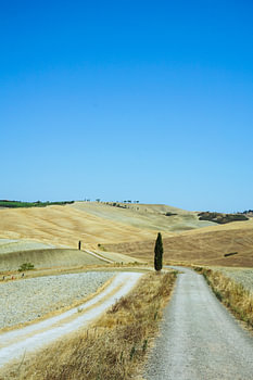 Toskanische Wege und Hügel im Val d'Orcia