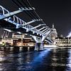 Wobbly Bridge in London van Gerry van Roosmalen