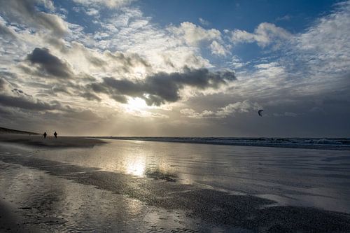 Ondergaande zon aan het strand