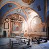 Verlaten Kerk met Zonnestralen. van Roman Robroek - Foto's van Verlaten Gebouwen