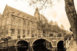 Nonnenbrug mit Akademiegebäude Leiden Niederlande Sepia