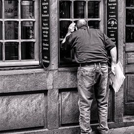 Street photography in Maastricht by Leo van Vliet