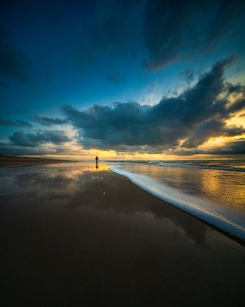 Beach walker by Jeroen Lagerwerf
