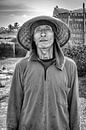 Indonesische Mann, der Steine macht von Robert Oostmeijer Miniaturansicht