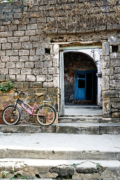 A bicycle, a blue door and time suspended by Frank Photos