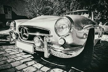 Une Mercedes SL Cabriolet d'époque