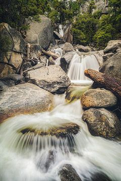 Cascade Creek van Loris Photography