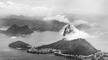 Zuckerhut Rio in schwarz-weiss von Dieter Walther