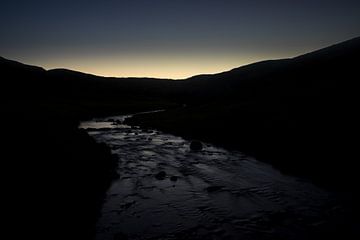 Meandering river in twilight  van Luis Boullosa
